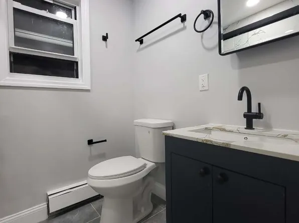 (undisclosed Address), Selden, NY 11784