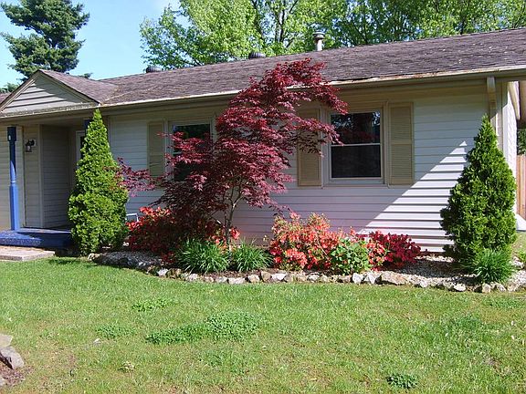 2nd image of 803 Twin Lakes Dr