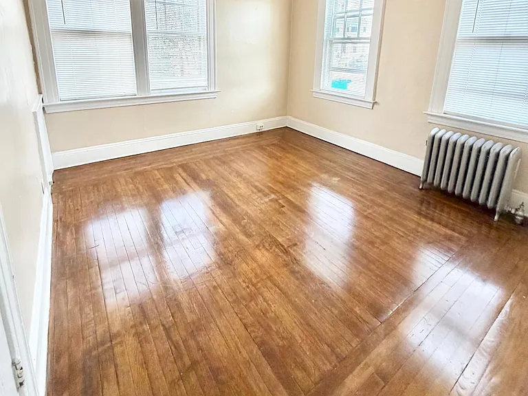 305 Main St #4 — Photo 3