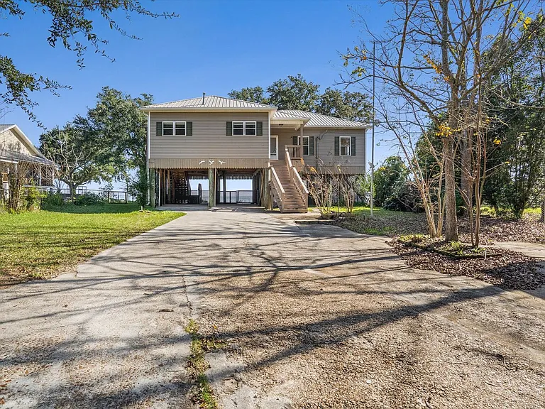 3917 Bay Front Rd — Photo 1