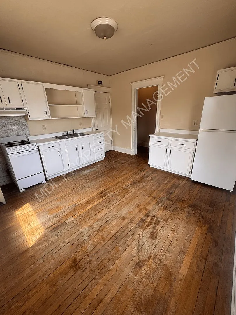 1414 Gratiot — Photo 2