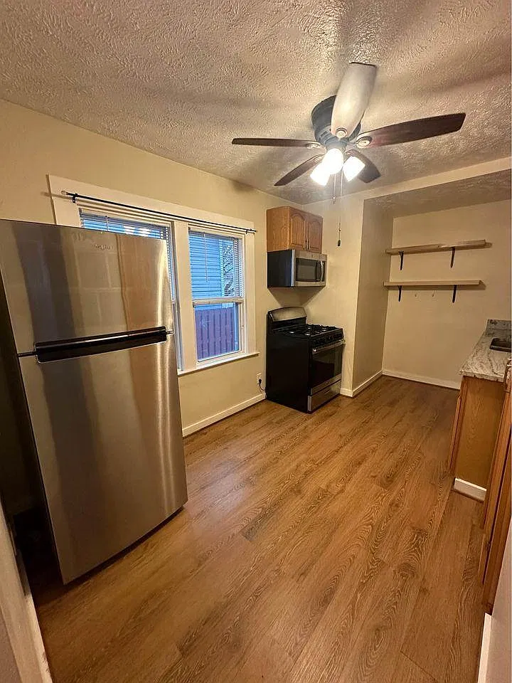 3 bed, 1.5 bath, 1316 sqft, $1,575 — Photo 4