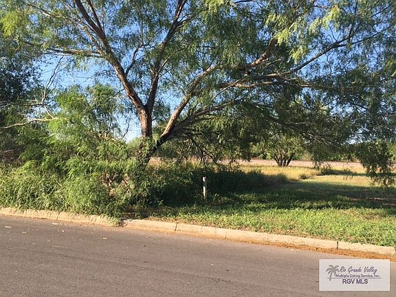 4th image of 165 Live Oak Cir
