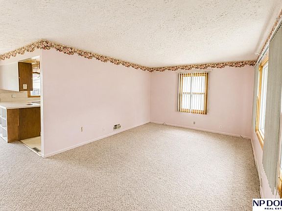 3rd image of 7426 Valley St