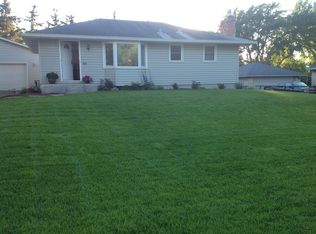 1456 Grospoint Ave N, Oakdale, MN 55128