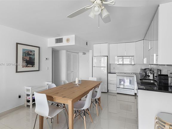 4th image of 345 Ocean Dr APT 607