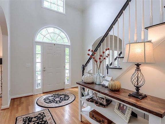 5th image of 3748 Upland Dr
