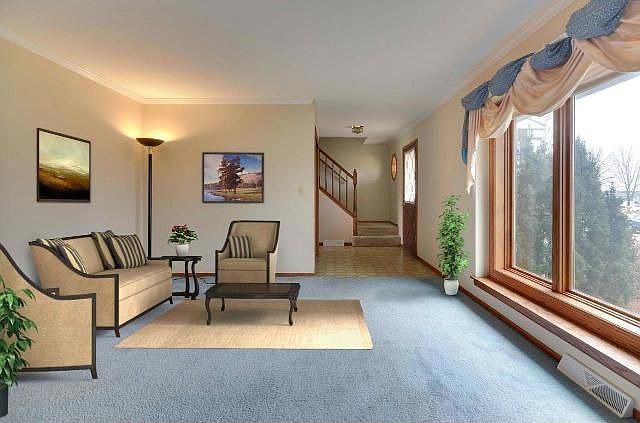 1st image of 128 W Acorn Dr