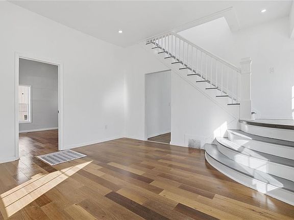 5th image of 305 W 5th St
