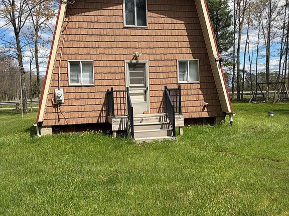 2nd image of 1523 Stitzinger Rd