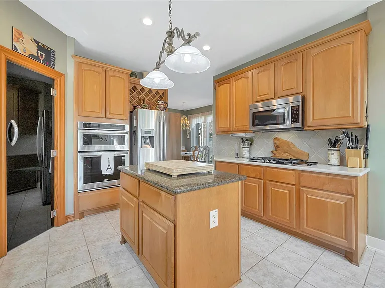 1639 Lakeside Enclave Dr — Photo 17