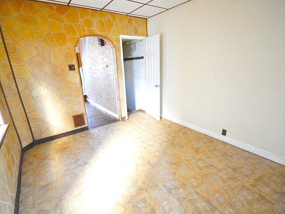 3rd image of 3088 Aramingo Ave