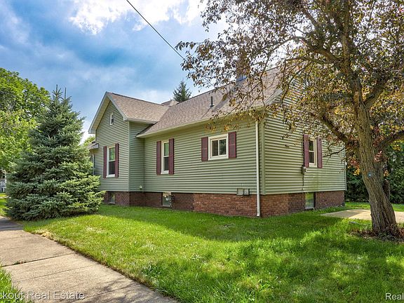 4th image of 2502 Stobbe St