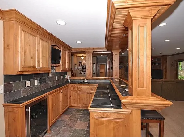 2561 Saunders Lake Dr N, Mound, MN 55364
