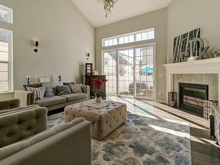 8045 Butterworth Green Dr — Photo 10
