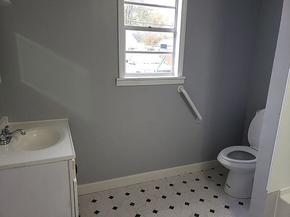 5th image of 27 E Morgan Ave
