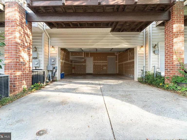 13016 Town Commons Dr — Photo 9