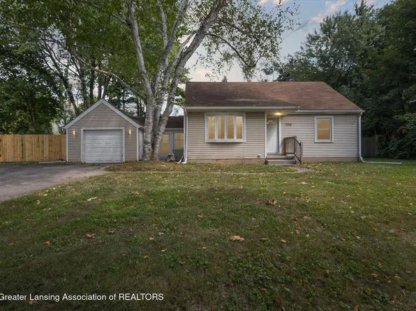 2216 Iroquois Rd, Okemos, MI 48864