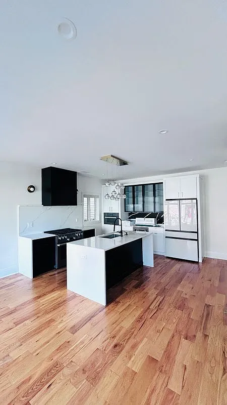 3 bed, 2.0 bath, 1720 sqft, $5,500 — Photo 2