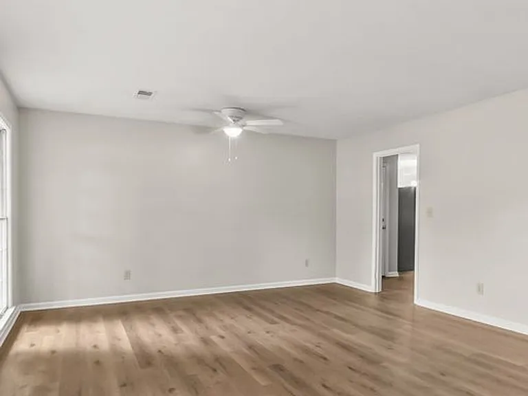 4215 Smith St — Photo 27