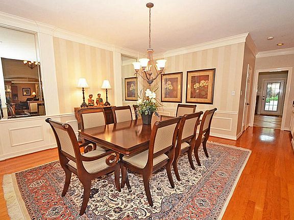 LARGE FORMAL TO ACCOMODATE ALL YOUR FAMILY