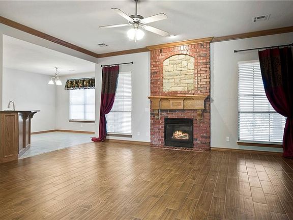 5th image of 1008 Majestic St