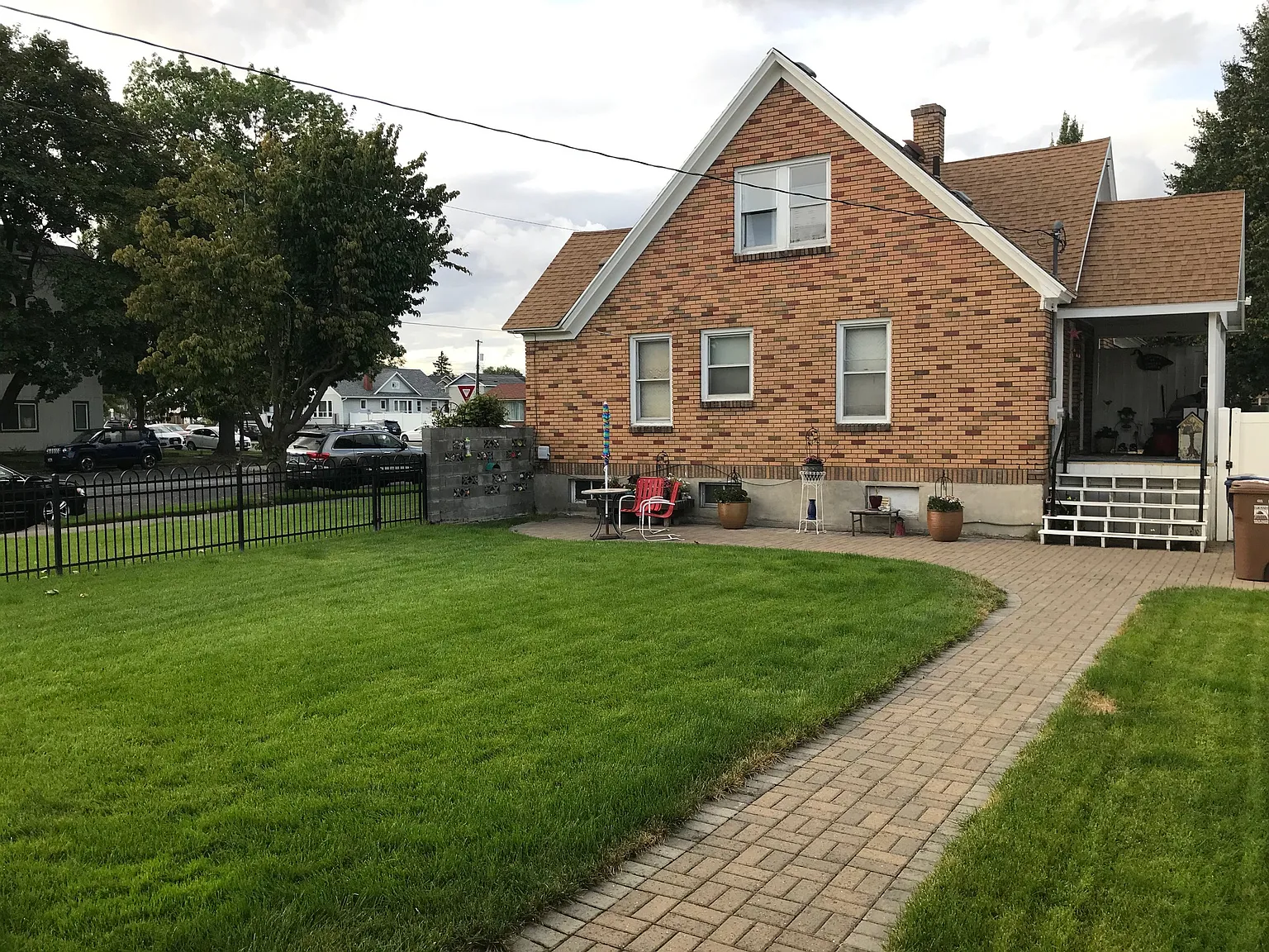 6 bed, 2.5 bath, 2650 sqft, $4,200 — Photo 4