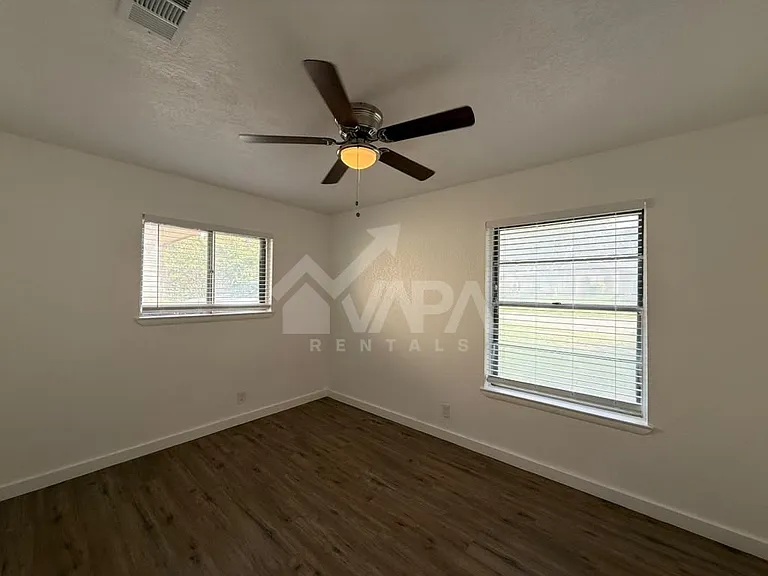 415 Solar Dr — Photo 10
