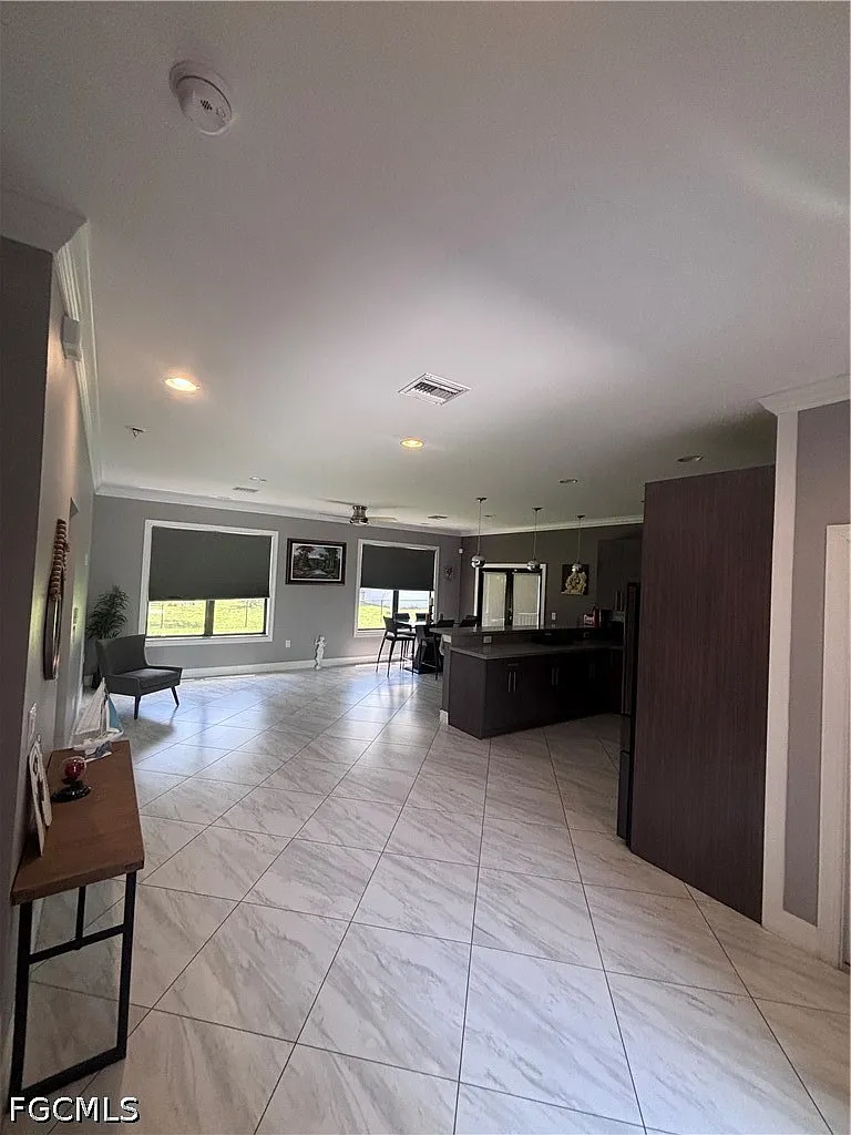 4 bed, 3.0 bath, 2386 sqft, $3,000 — Photo 4