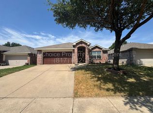 13213 Fencerow Rd, Fort Worth, TX 76244