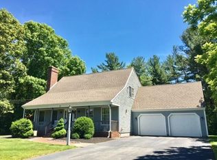 8 Snap Weed Ln, Acushnet, MA 02743