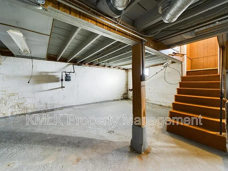 524 Allyn St — Photo 54