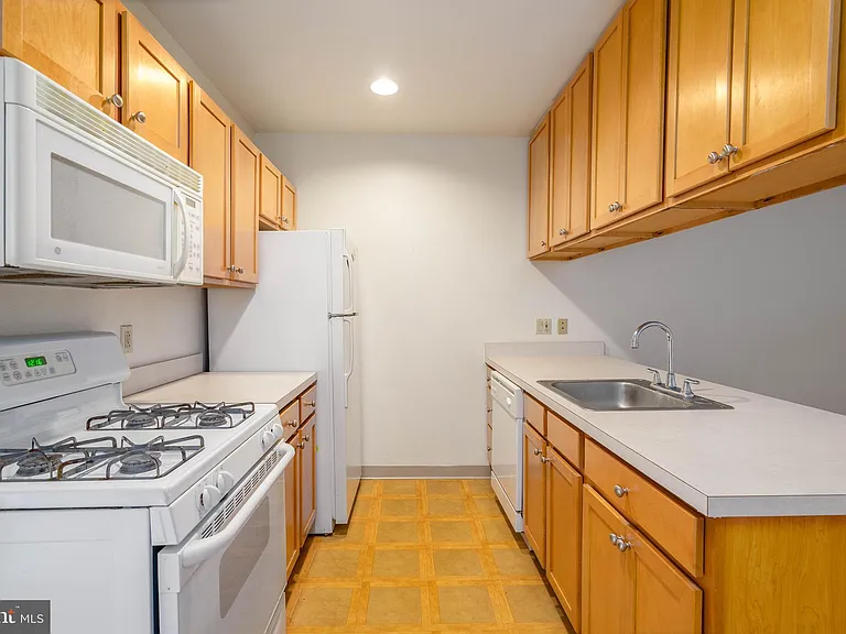 1100 Vine St #415 — Photo 5