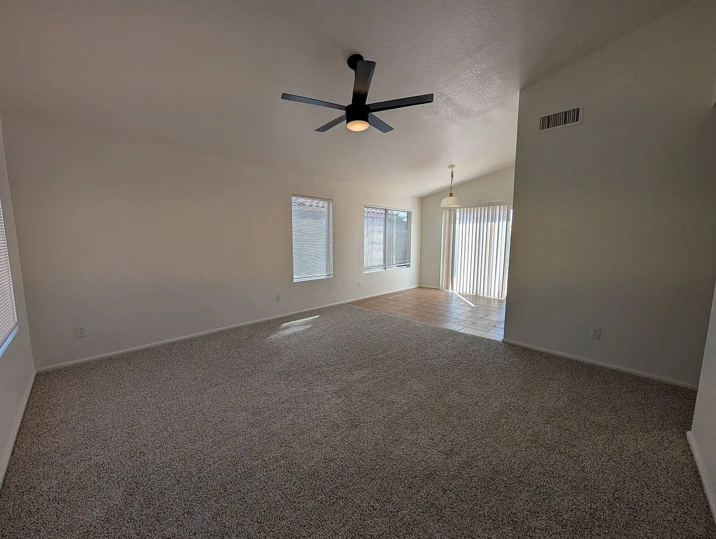 3 bedroom, 2 bath home in Stonecrest, ready to move in. — Photo 4