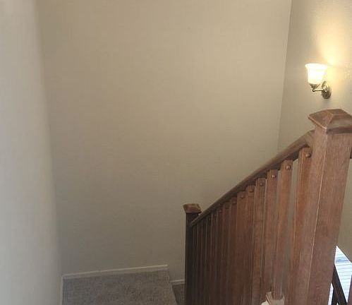 4th image of 1084 E Lowell Ct