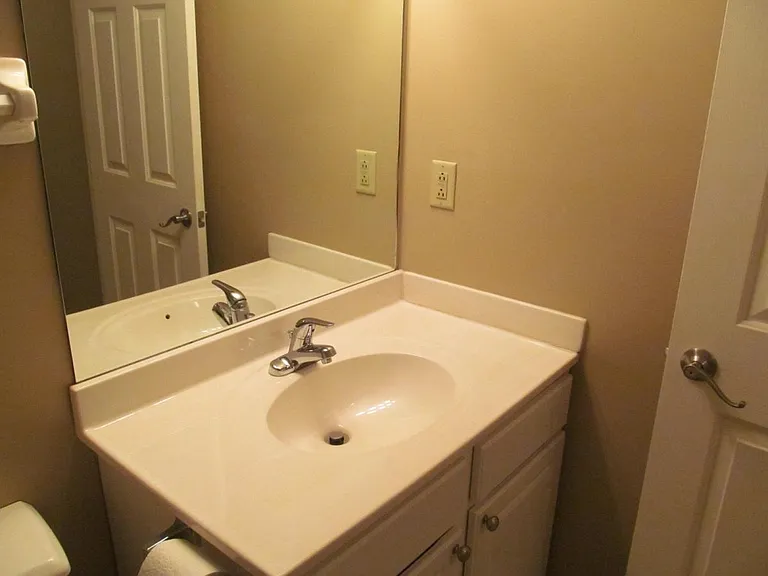 2730 Greystone Dr #F — Photo 7