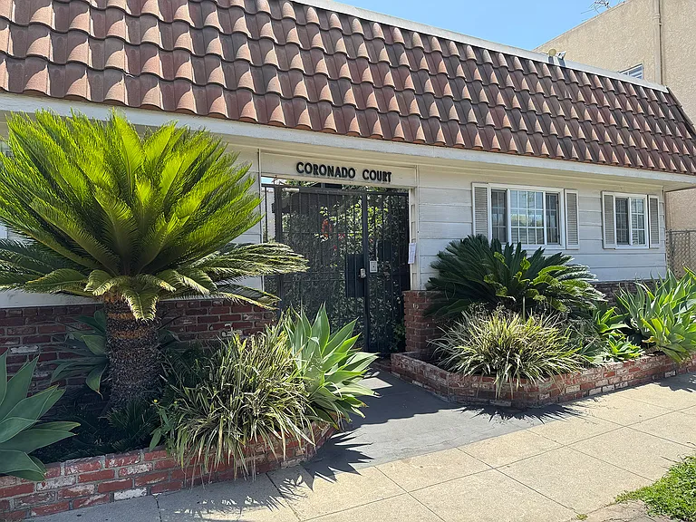 1048 Coronado Ave #G — Photo 2
