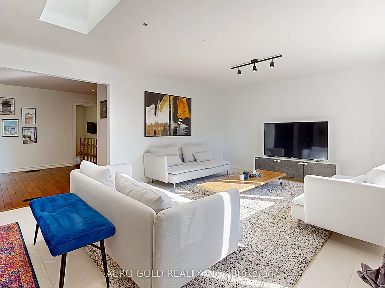 125 Leighland Ave — Photo 6