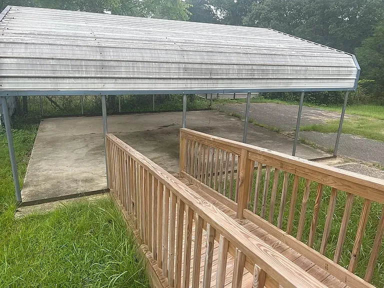 735 Douglas Dr — Photo 6