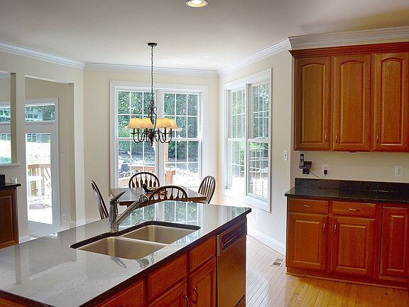 5th image of 12718 Melville Ln