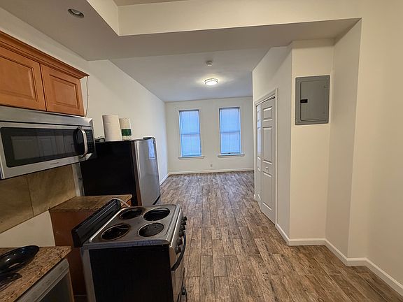 5th image of 3022 31st St APT 1F