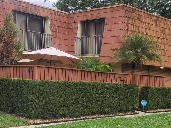 216 Live Oak Lane, Boynton Beach, FL 33436