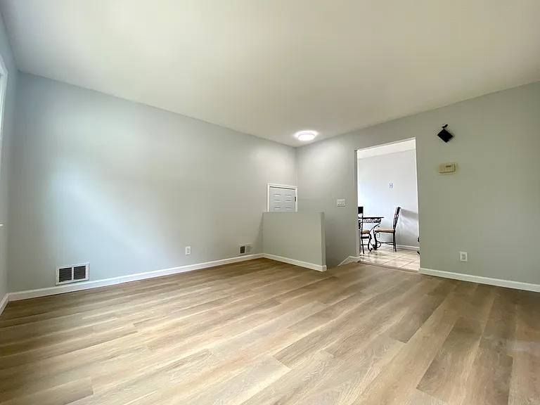 105 Burgher Ave #1R — Photo 4