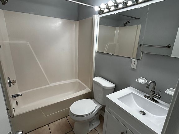5th image of 6064 Camellia Dr Unit B