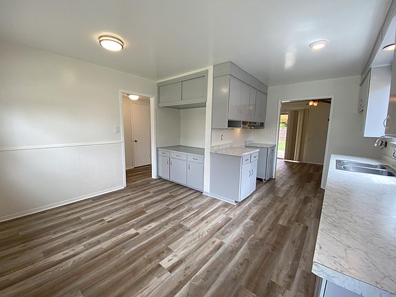 3rd image of 4044 Georgia St