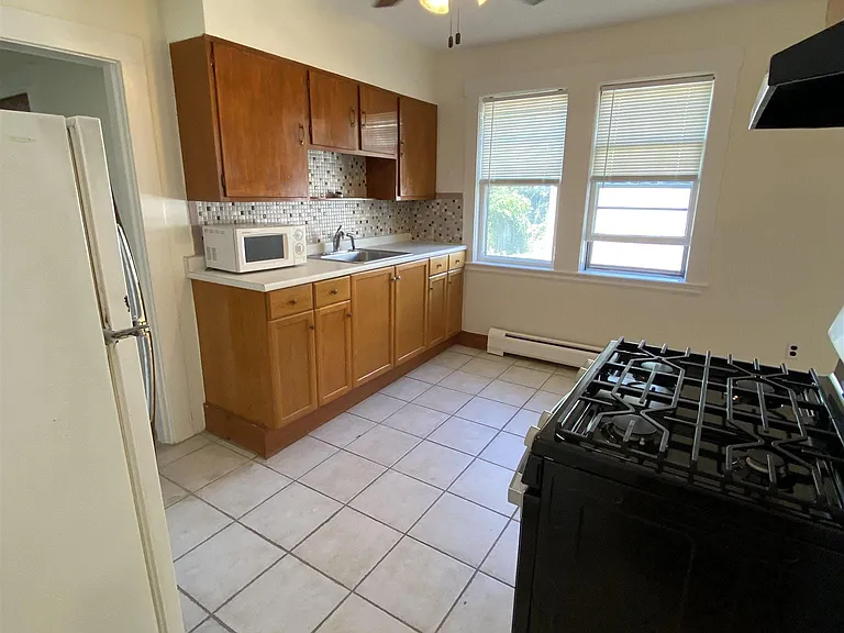79 Clarendon Ave — Photo 10