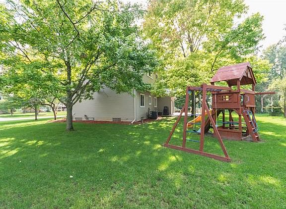 5th image of 2860 Armstrong Dr