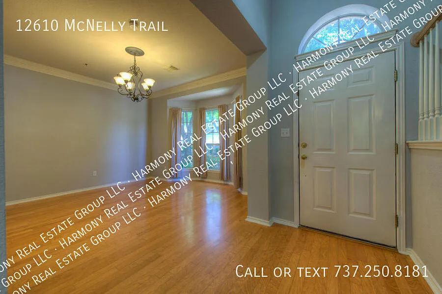 Wonderful neighborhood amenities,backs to greenbelt! — Photo 3