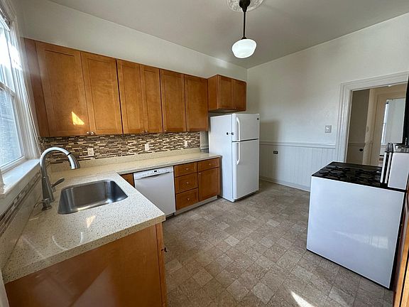 3rd image of 3823 26th St #3823