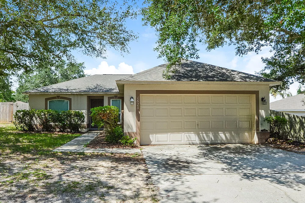3 bed, 2.0 bath, 1264 sqft, $2,225 — Photo 1